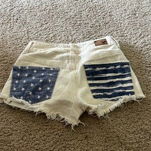 American Eagle Off-White Jean Shorts with USA Pockets